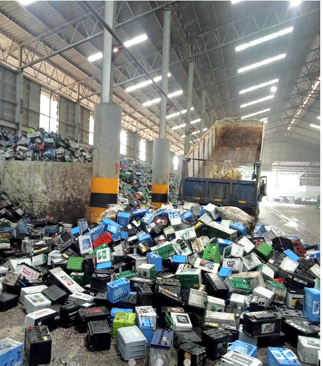 Truck tipping battery scrap in the covered receiving bay